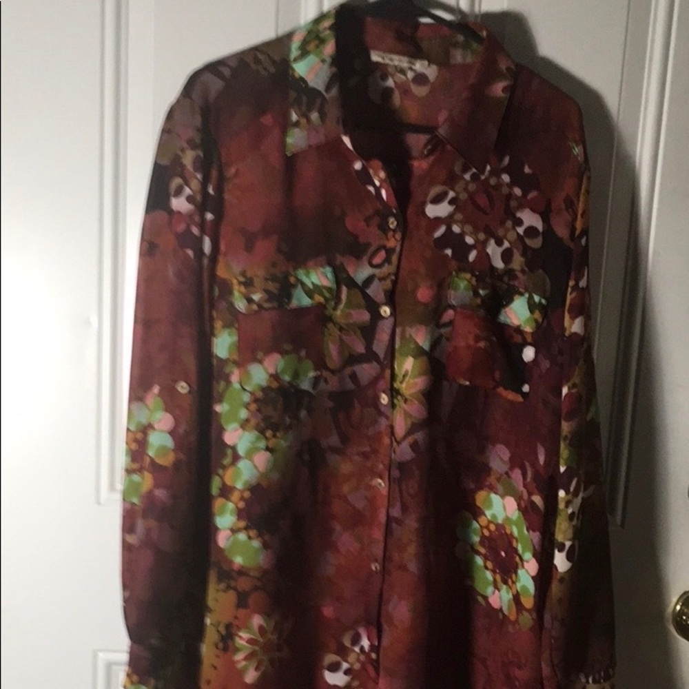 Quintessential long sleeved (convertible to short) button front blouse size XL